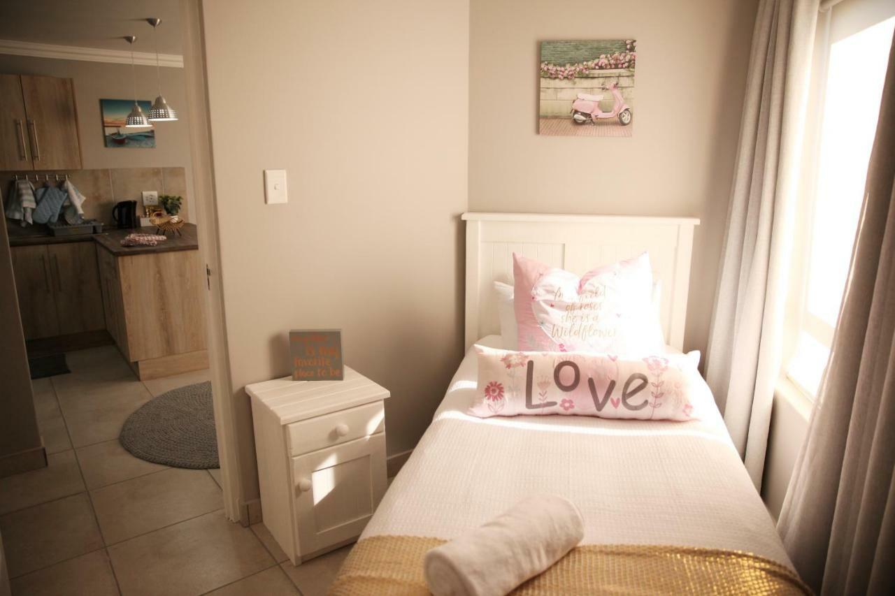 Mari-Amor Self-Catering Apartments Мозел Бей Екстериор снимка