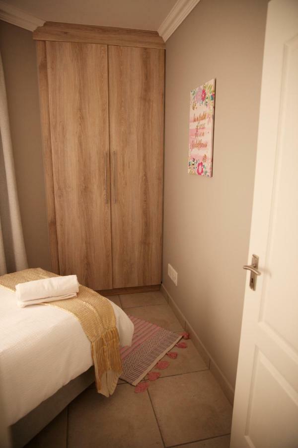 Mari-Amor Self-Catering Apartments Мозел Бей Екстериор снимка